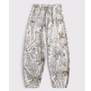 Abercrombie & Fitch Gray Camo barrel sweats